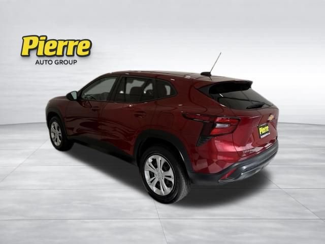 Used 2025 Chevrolet Trax LS w/ Driver Confidence Package FWD image 2
