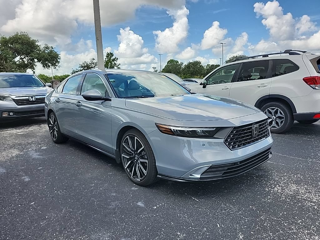 Used 2025 Honda Accord Touring image 2