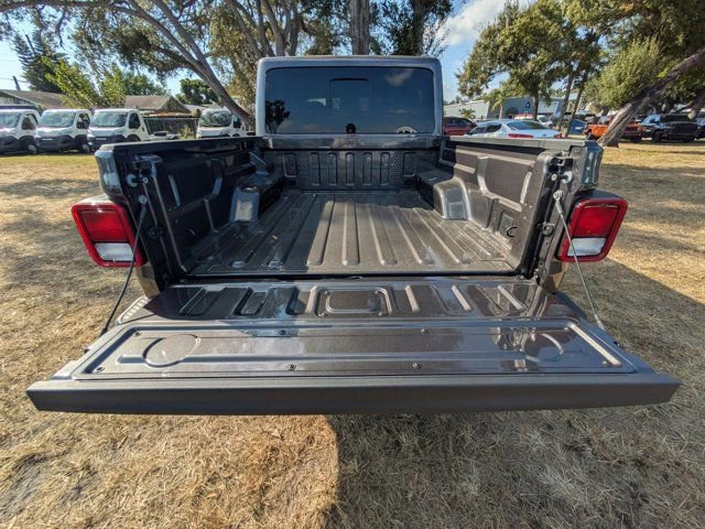 New 2026 Jeep Gladiator Sport AWD/4WD image 11