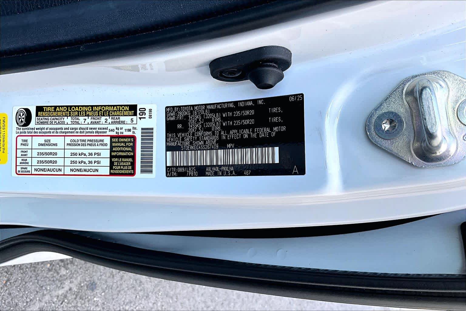 Used 2025 Toyota Sienna Platinum FWD image 34