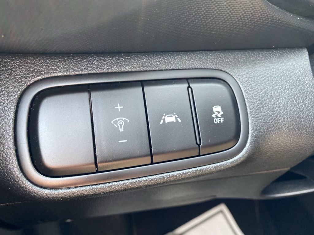 Certified 2022 Hyundai Venue SEL image 21