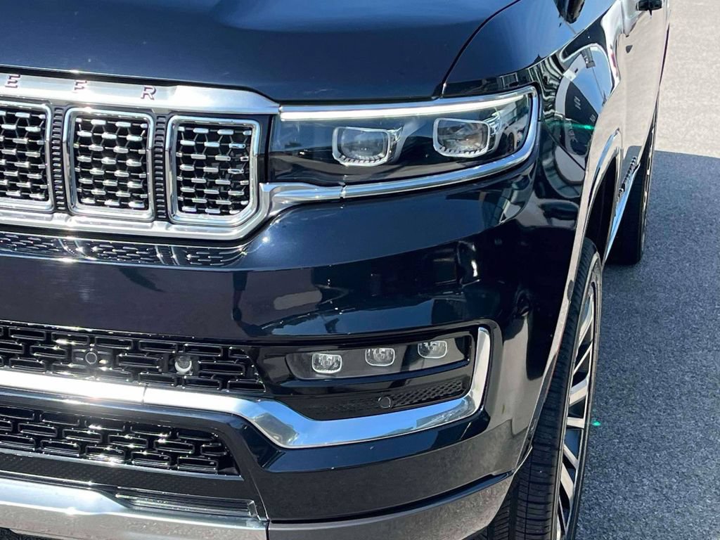 Used 2022 Jeep Grand Wagoneer Series III w/ Rear-Seat Entertainment Group AWD/4WD image 37