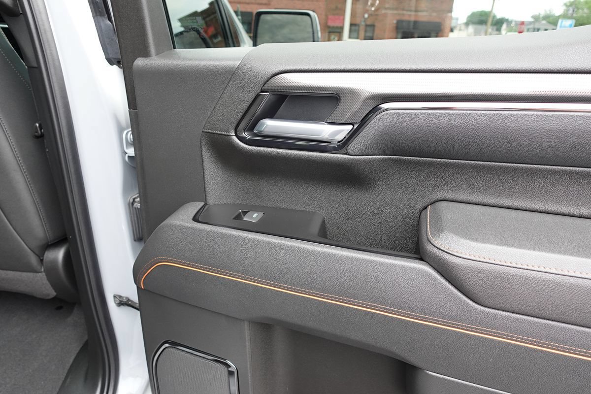 Used 2025 GMC Sierra 1500 AT4 w/ Technology Package AWD/4WD image 37