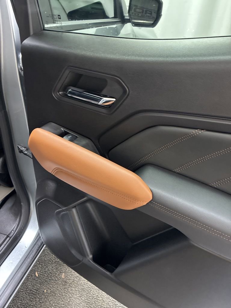 Used 2024 GMC Canyon AT4 w/ Technology Package image 25