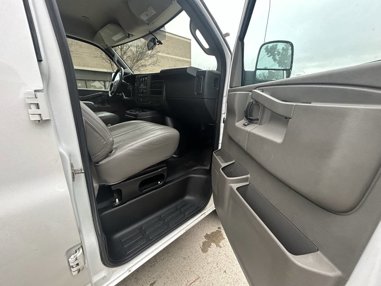 Used 2022 Chevrolet Express 2500 image 14