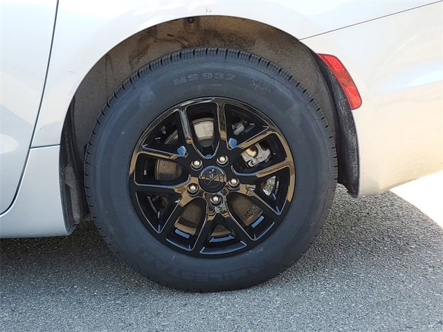 Used 2024 Chrysler Pacifica Touring-L image 32