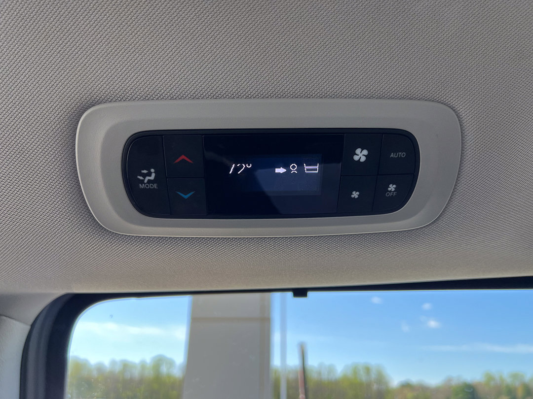 Used 2024 Chrysler Pacifica Touring-L image 33