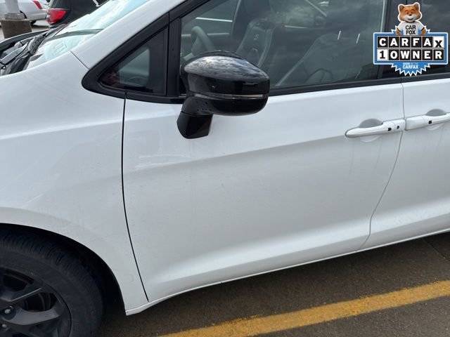 Used 2025 Chrysler Pacifica Limited image 31