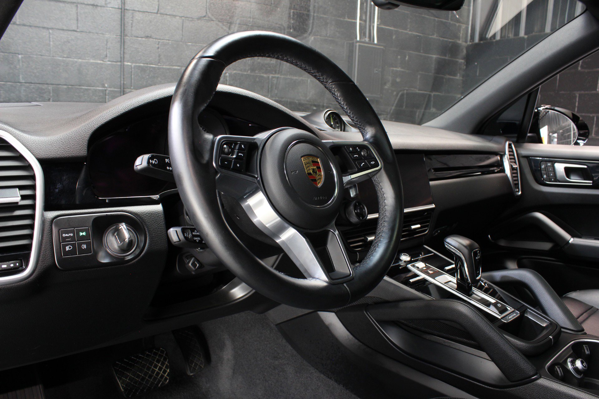 Used 2022 Porsche Cayenne E-Hybrid w/ Premium Package image 27