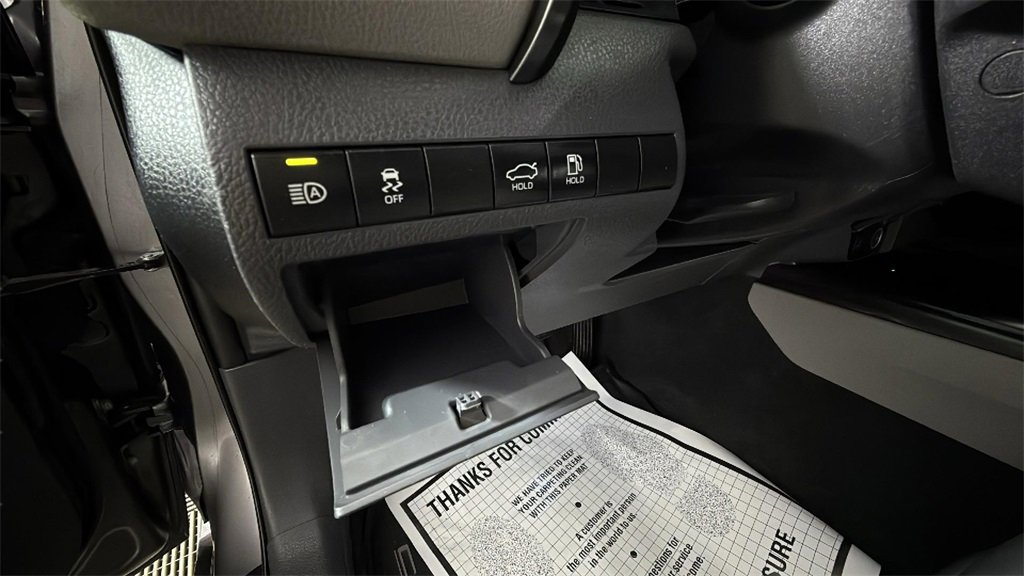 Used 2019 Toyota Camry XLE image 28