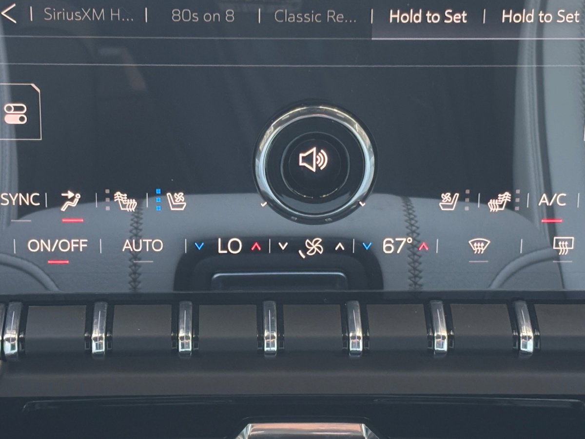 Used 2026 GMC Yukon XL Denali w/ Denali Reserve Package image 4