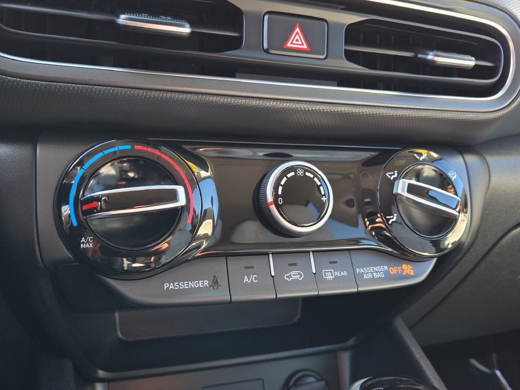 Used 2023 Hyundai Kona SEL AWD/4WD image 25