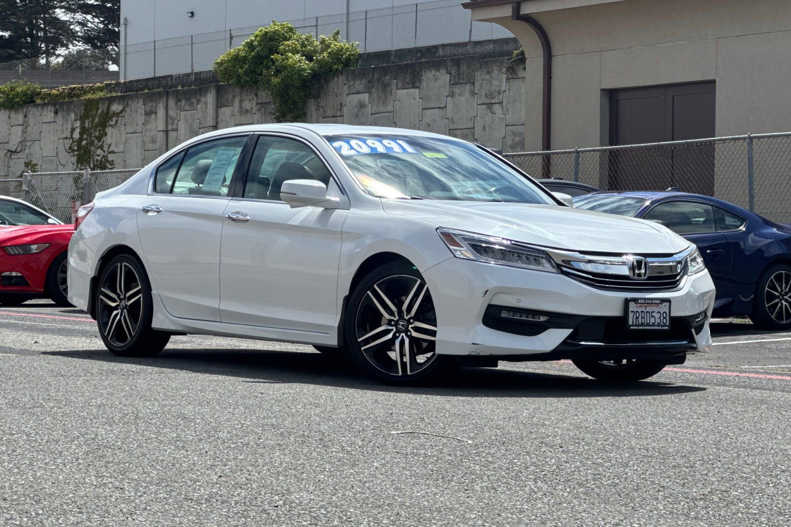 Used 2016 Honda Accord Touring image 2