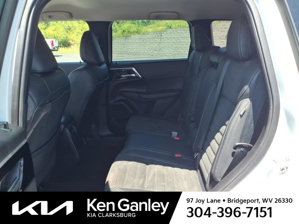 Used 2023 Mitsubishi Outlander SE AWD/4WD image 13