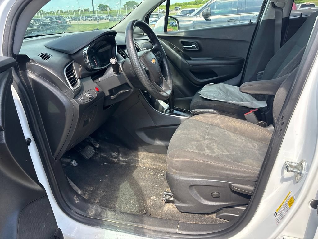 Used 2021 Chevrolet Trax LS w/ Tint and Cruise Package AWD/4WD image 10