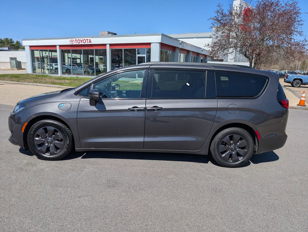 Used 2020 Chrysler Pacifica Limited w/ Advanced Safetytec Group FWD image 2