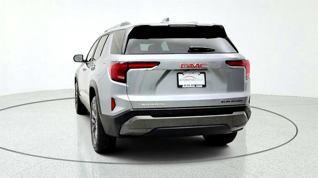 Used 2026 GMC Terrain Elevation w/ Elevation Premium Package FWD image 6