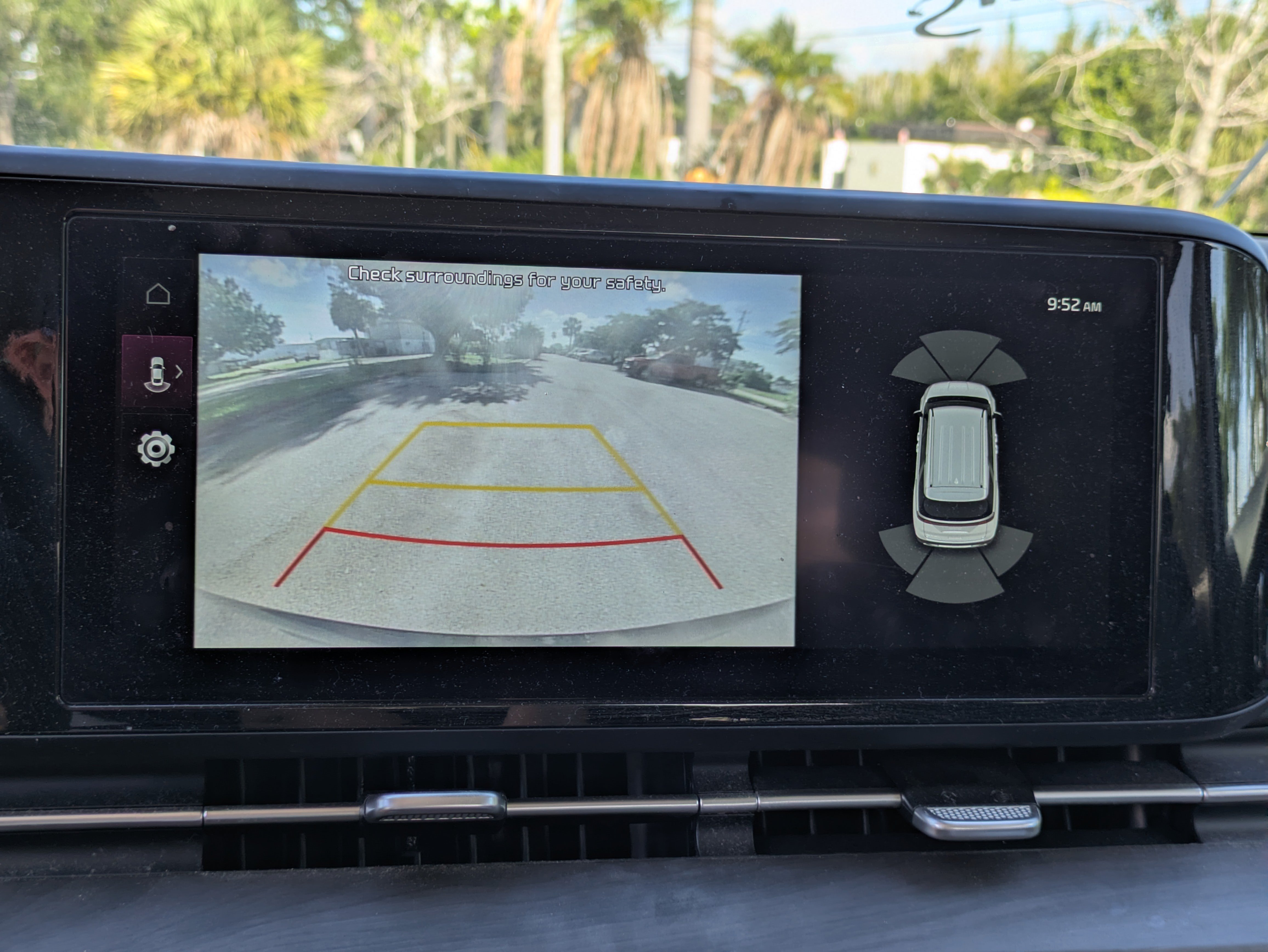Used 2024 Kia Carnival EX FWD image 21