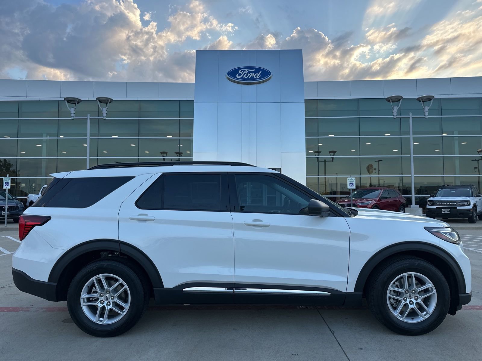 New 2025 Ford Explorer Active w/ Active Comfort Package image 33