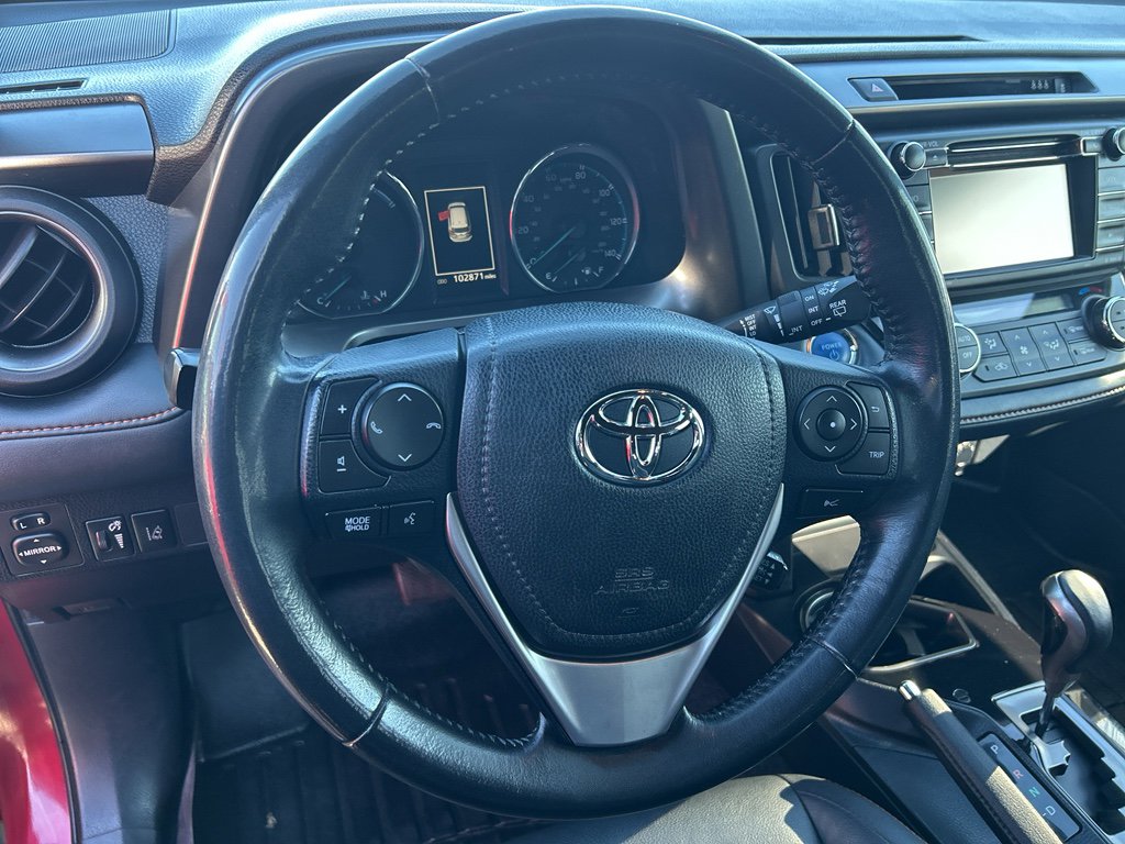 Used 2018 Toyota RAV4 SE image 9