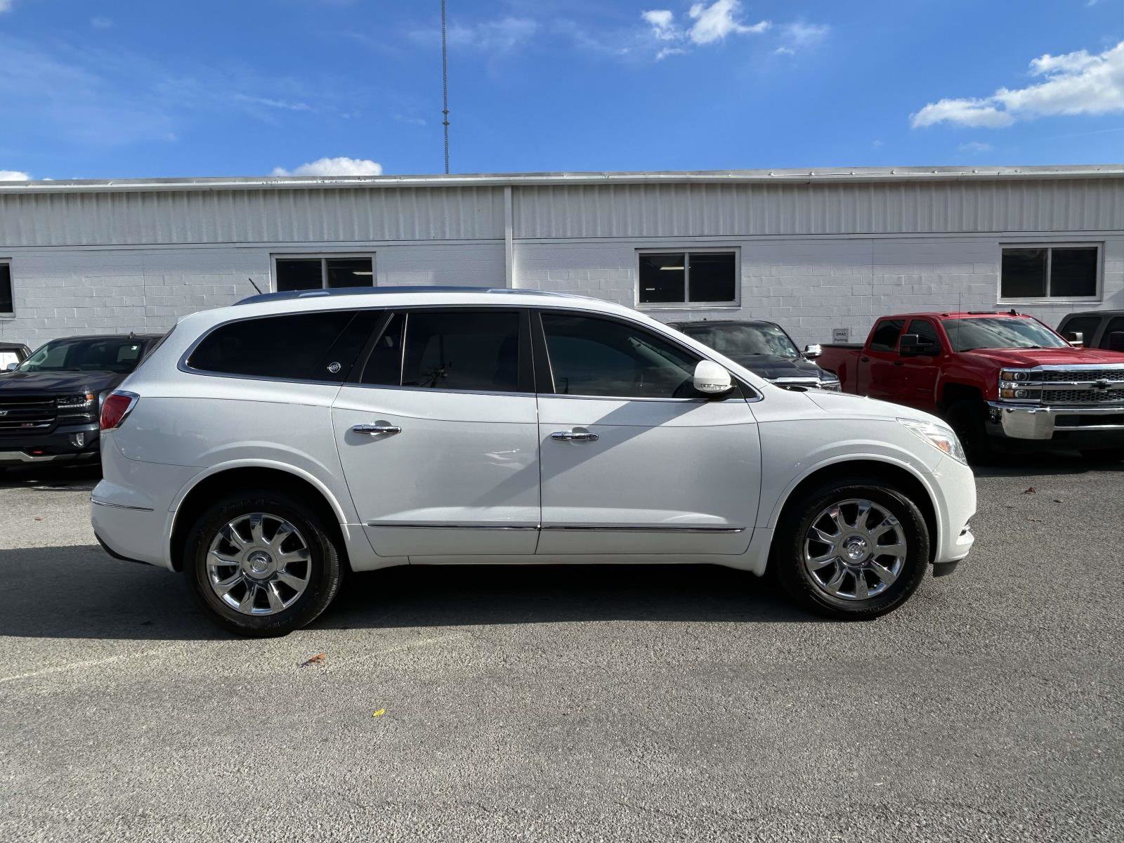 Used 2017 Buick Enclave Premium image 2