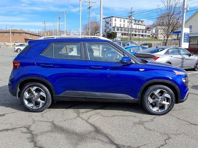 Certified 2022 Hyundai Venue SEL image 25