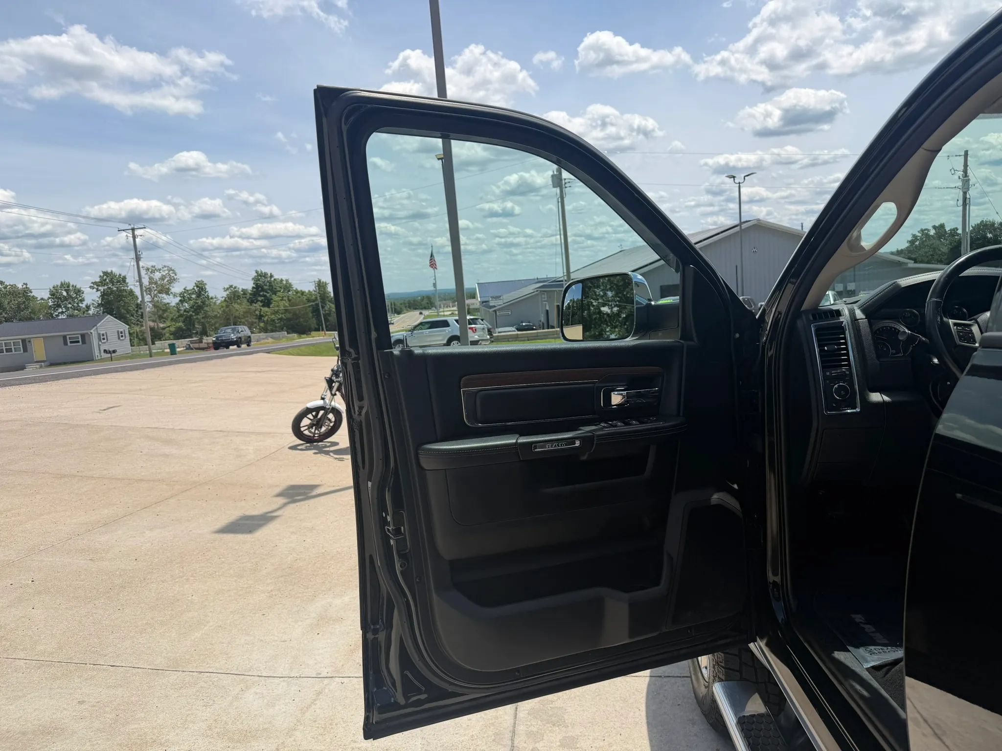Used 2017 RAM 2500 Laramie w/ Snow Chief Group AWD/4WD image 12
