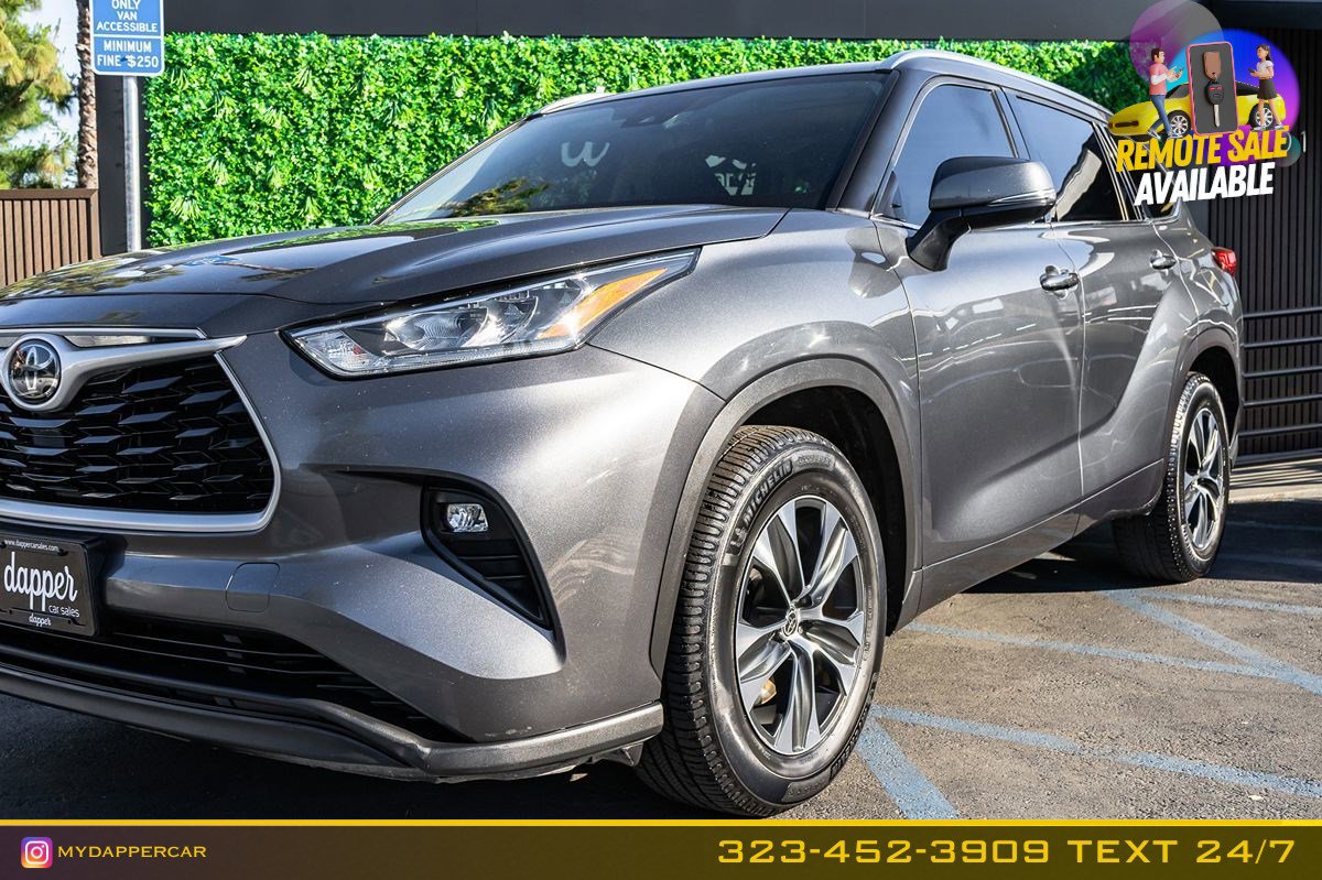 Used 2020 Toyota Highlander XLE FWD image 2