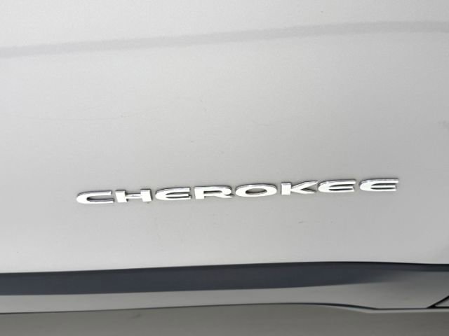 Used 2018 Jeep Cherokee Latitude image 18