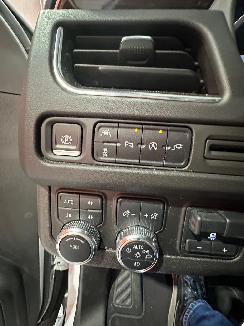 Used 2022 GMC Yukon XL SLE w/ Max Trailering Package image 25