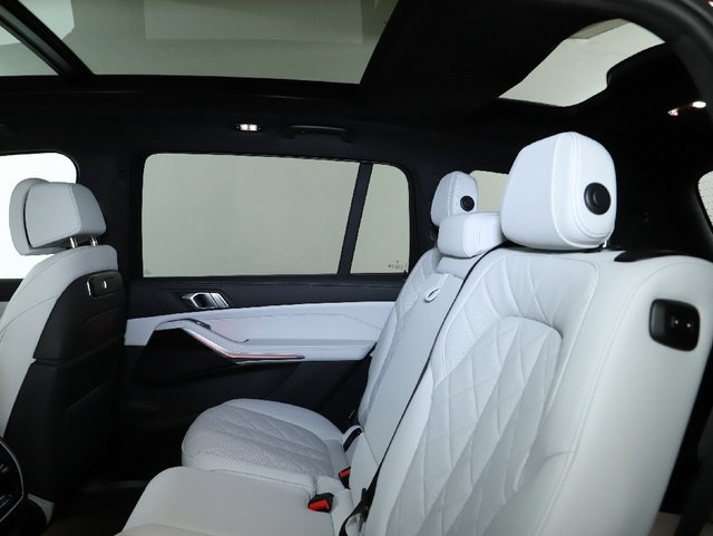 Used 2027 BMW X7 xDrive40i AWD/4WD image 17