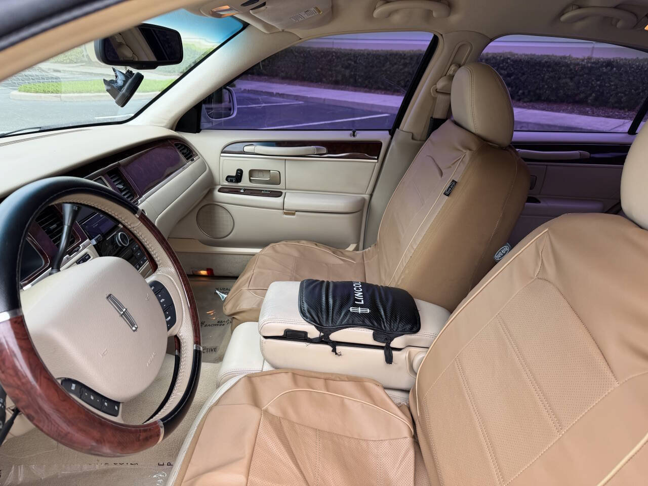 Used 2006 Lincoln Town Car Signature RWD image 8