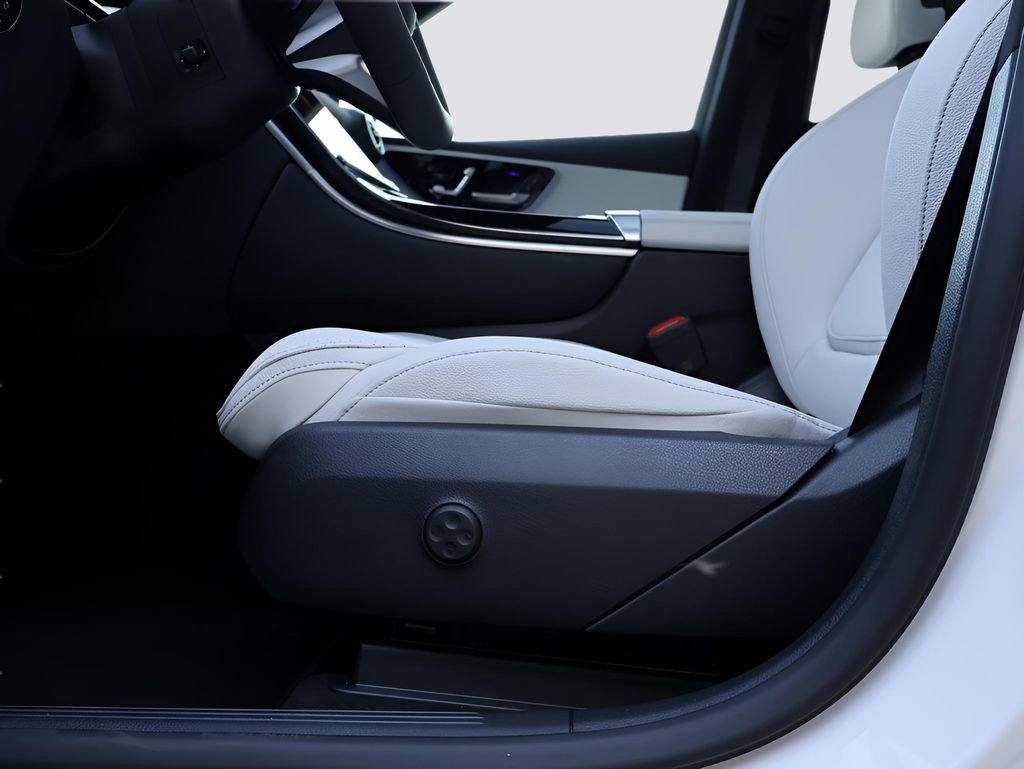 Certified 2025 Mercedes-Benz GLC 300 4MATIC image 37