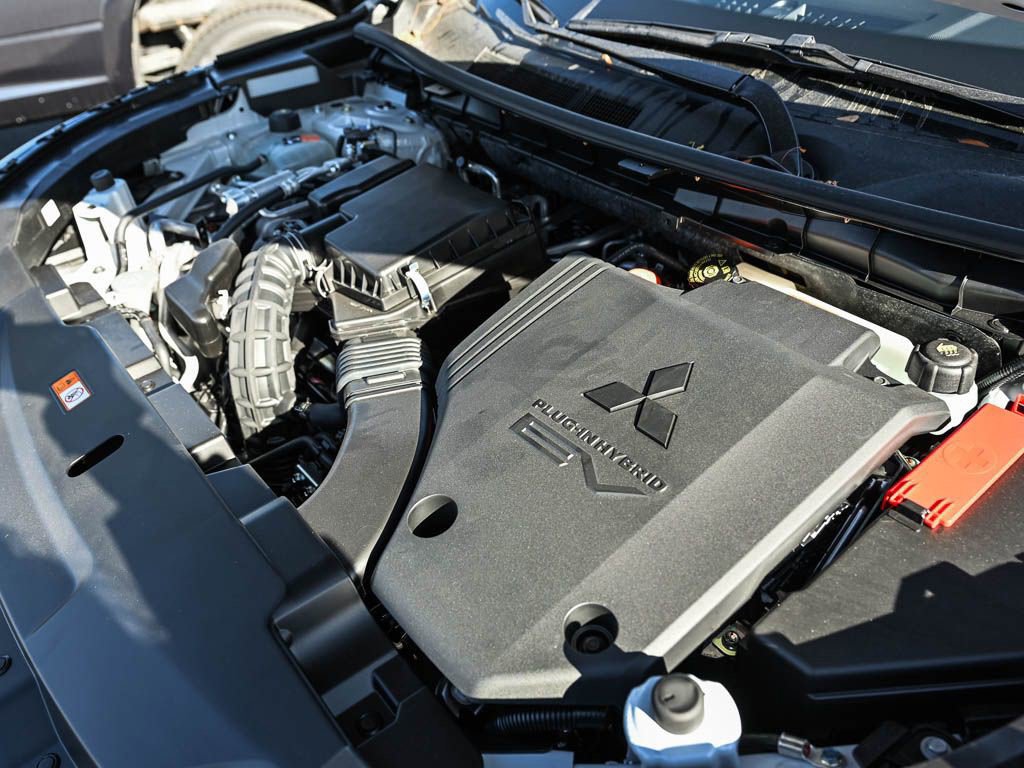 New 2025 Mitsubishi Outlander SE image 7