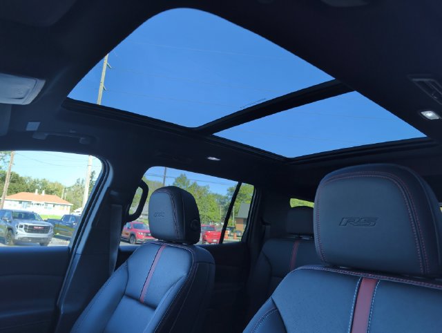 Used 2026 Chevrolet Traverse RS w/ LPO, Floor Liner Package AWD/4WD image 4