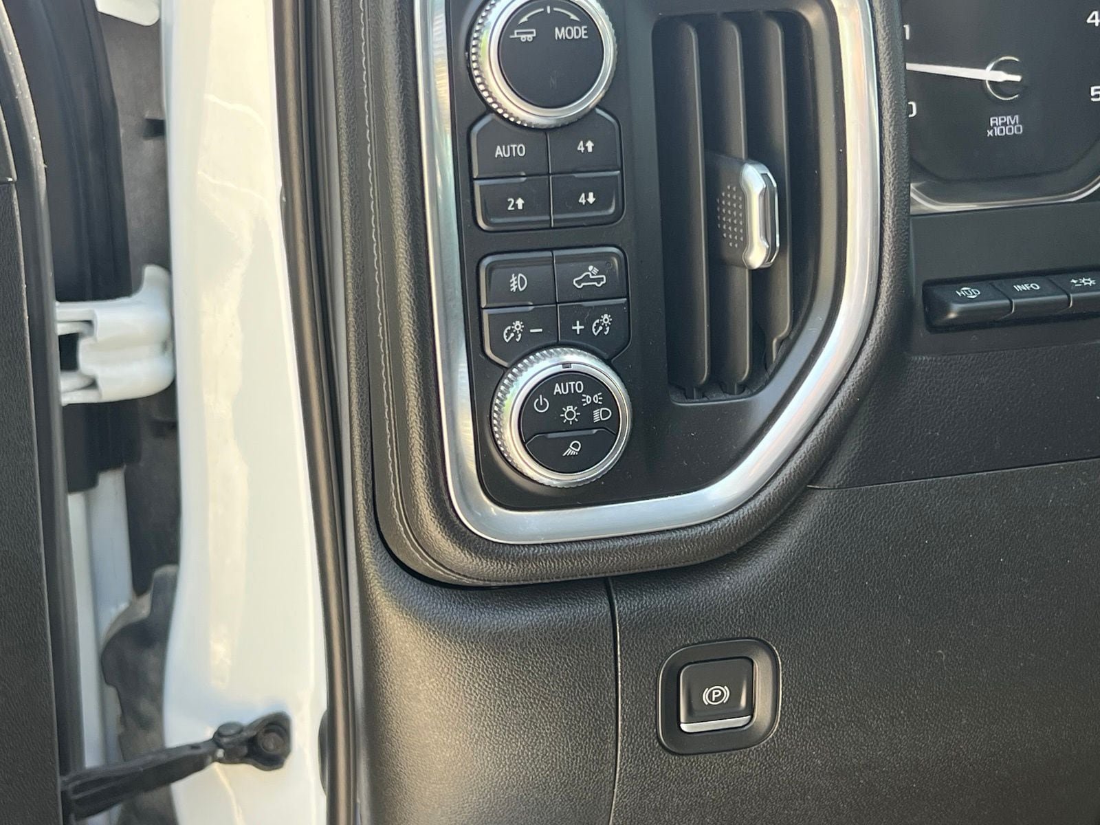 Used 2022 GMC Sierra 3500 Denali w/ Denali Ultimate Package AWD/4WD image 28