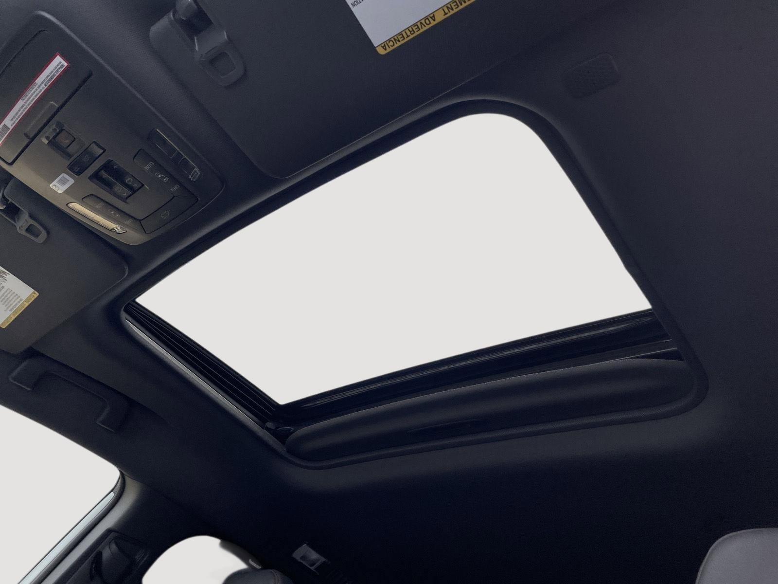 Used 2023 Toyota Sienna XSE AWD/4WD image 21