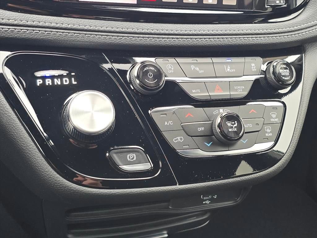 New 2026 Chrysler Pacifica Select w/ S Appearance Package FWD image 12