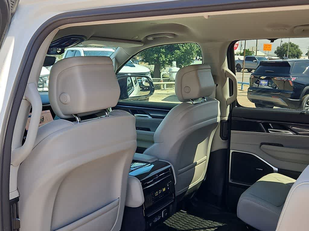 Used 2024 Jeep Wagoneer 4WD w/ Convenience Group I image 16