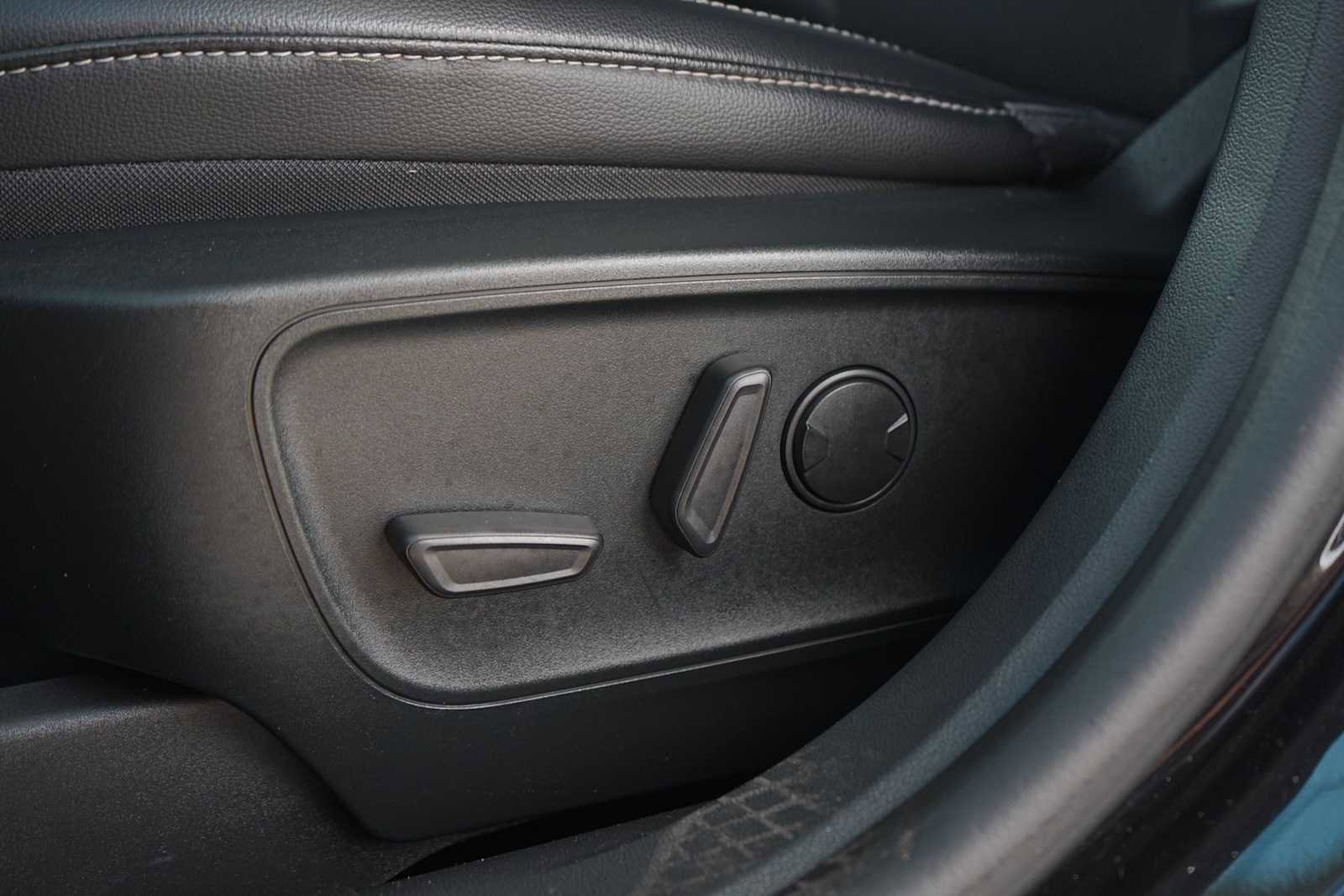 Used 2021 Ford Escape SEL w/ Technology Package FWD image 12