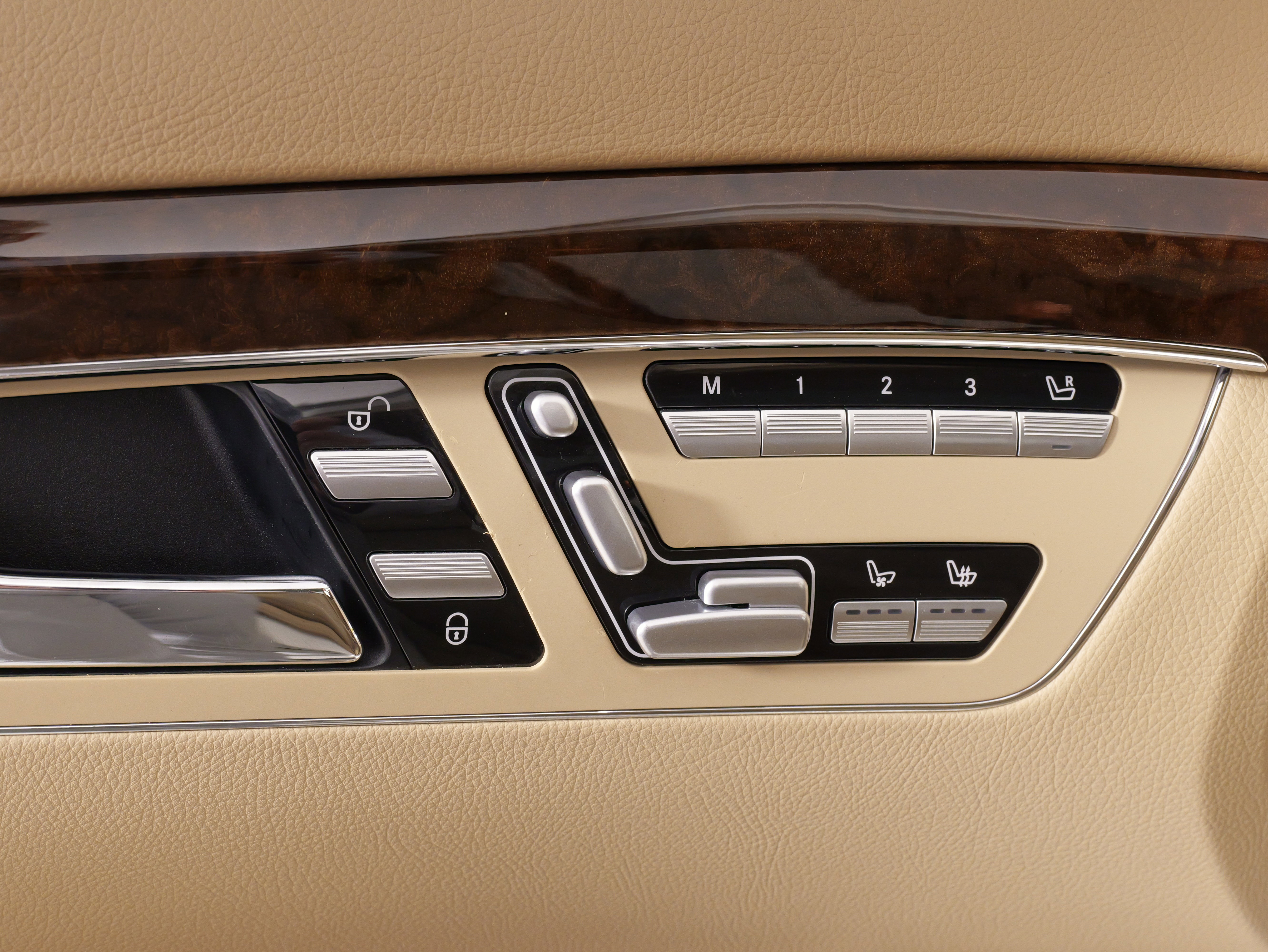 Used 2013 Mercedes-Benz S 550 4MATIC image 29