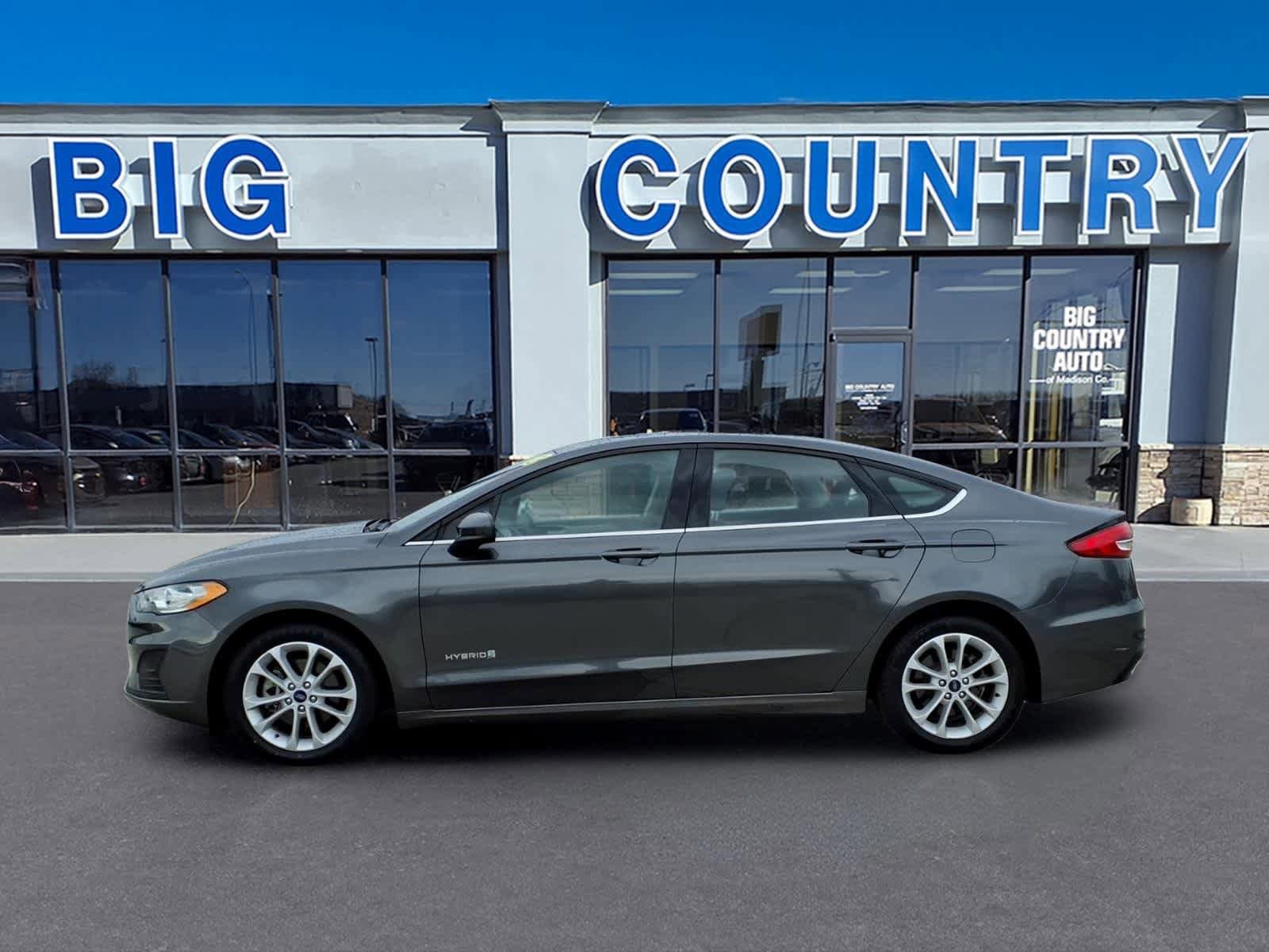 Used 2019 Ford Fusion SE FWD image 2