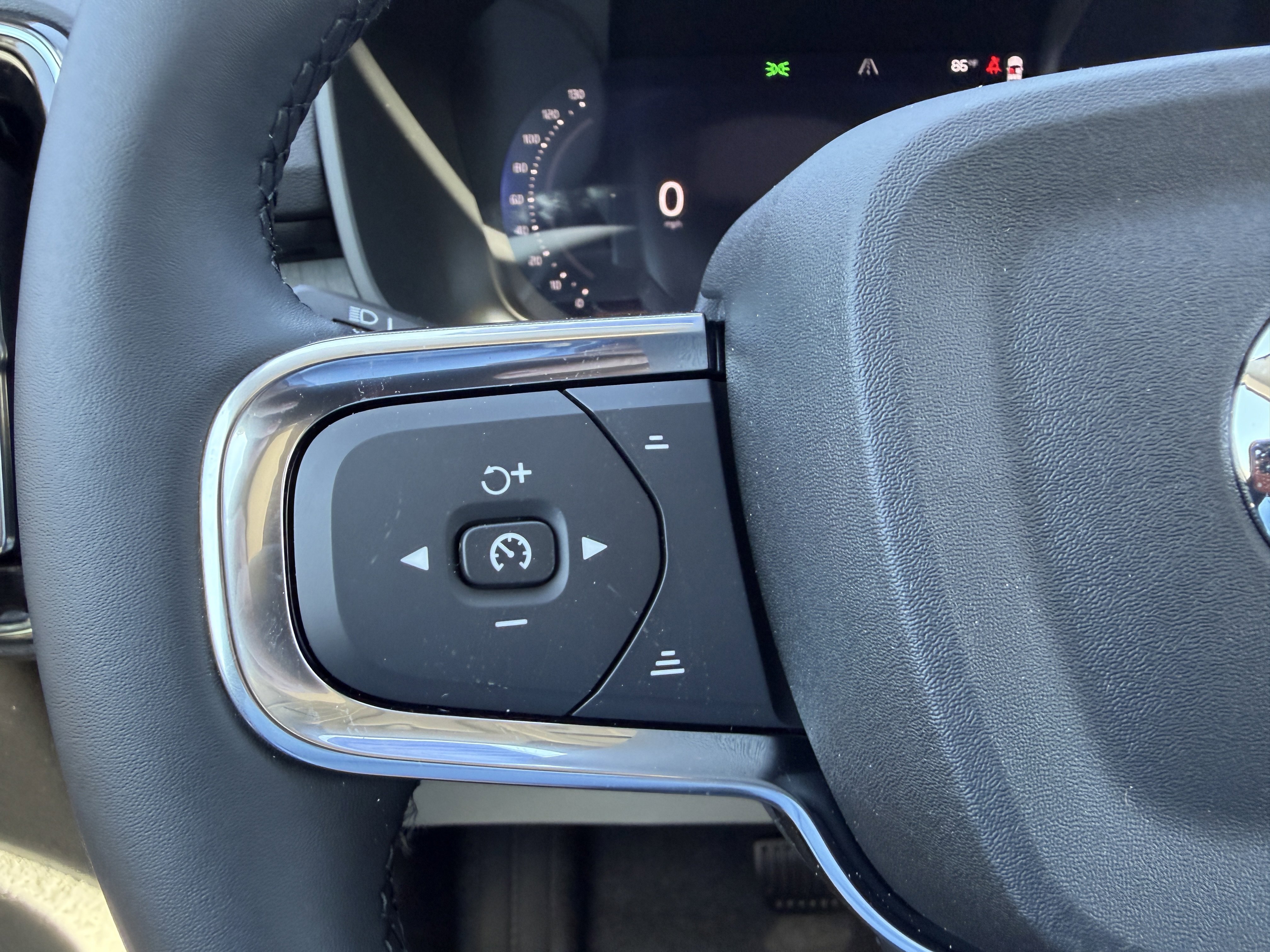 New 2026 Volvo XC40 B5 Ultra w/ Protection Package image 28