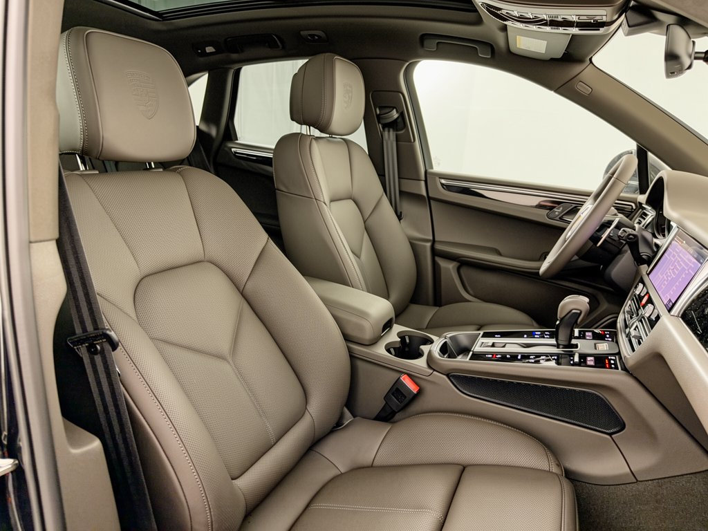 New 2026 Porsche Macan AWD/4WD image 30