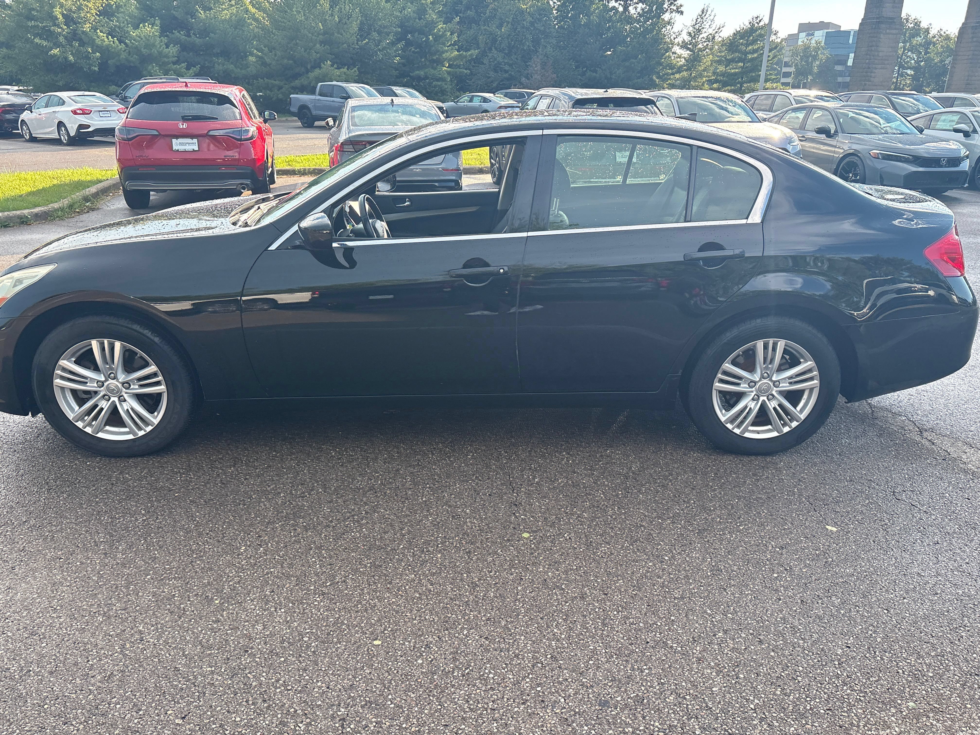 Used 2013 INFINITI G37 x Sedan w/ Premium Pkg AWD/4WD image 2