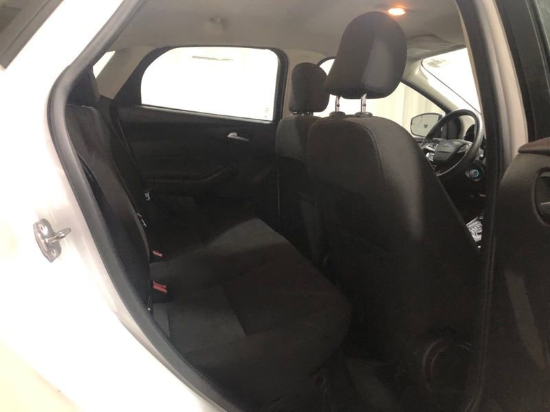 Used 2016 Ford Focus SE w/ SE Power Seat Package image 10