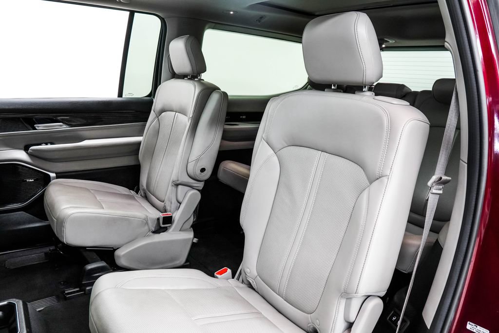 Used 2022 Jeep Wagoneer Series III w/ Premium Group I AWD/4WD image 10