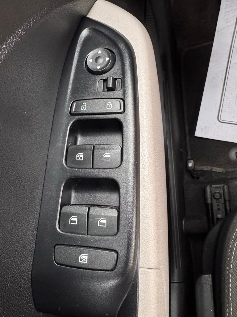 Used 2022 Hyundai Venue SEL FWD image 21