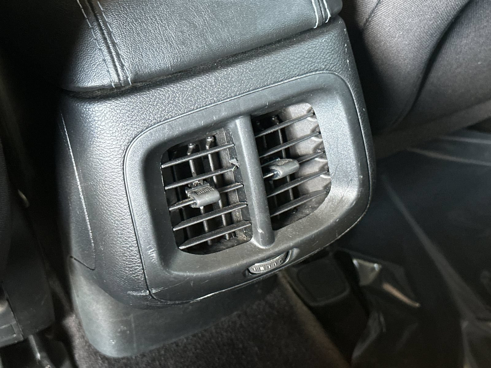 Used 2019 Jeep Cherokee Latitude w/ Popular Appearance Group AWD/4WD image 10