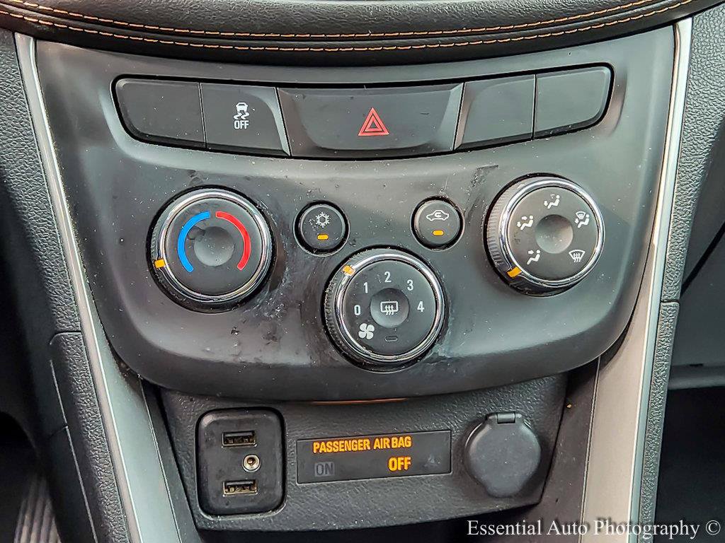 Used 2020 Chevrolet Trax LT w/ LT Convenience Package AWD/4WD image 19